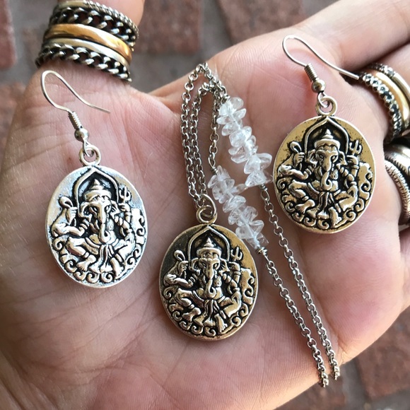 Crystal ganesh necklace earrings set . Crystal quartz chips silver Ganesh charms - Picture 5 of 7